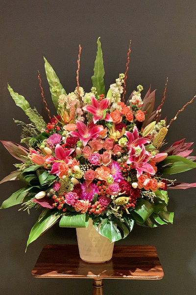 華やかで艶やか、贅沢な仕上がりが豪華なフラワーアレンジメント